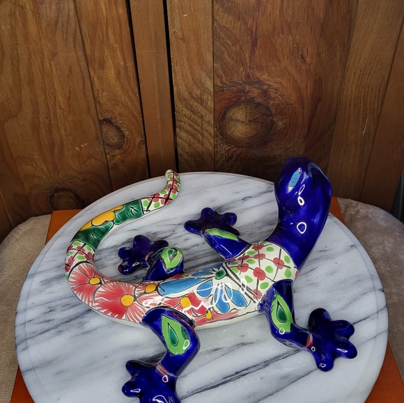 Pottery Gecko - Picture 4 of 17